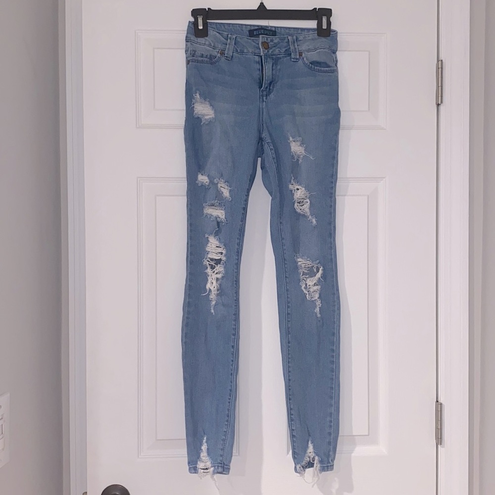 Distressed ankle jeans